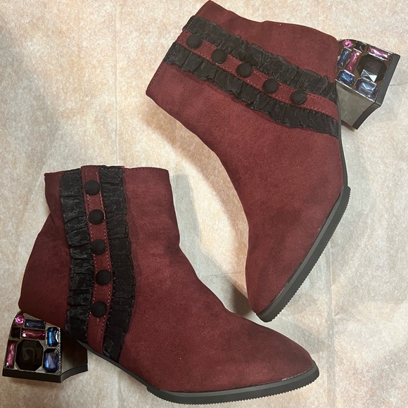 NWOT - Faux Suede Lace Ankle Boots (US 7) - Picture 2 of 10